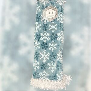 Let it Snow - ‘Snowflakes Fringe’ plush throw. 50” x 70”.  NWT